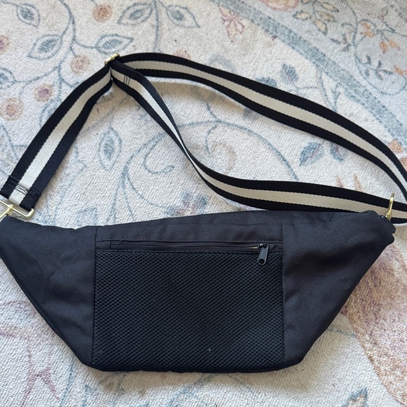 Canvelle Classic Crossbody Bag/Fanny Pack - Picture 3 of 9